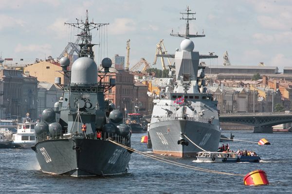 Военно-морской парад в Санкт-Петербурге 
